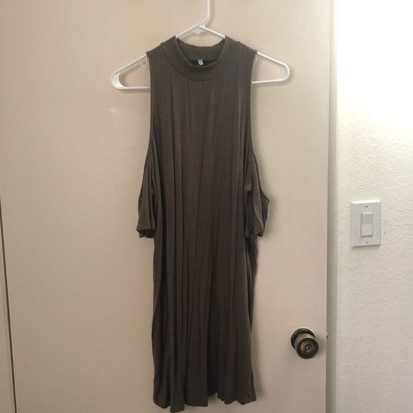 Just like 🆕 Juna Cold Shoulder Dress - Picture 3 of 4
